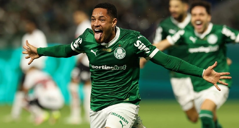 Futebol: Palmeiras ganha do São Paulo com gol nos acréscimos e segue líder do Brasileirão