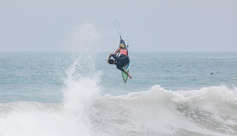 Filipe Toledo vence Julian Wilson e conquista 1º título desde retorno à WSL