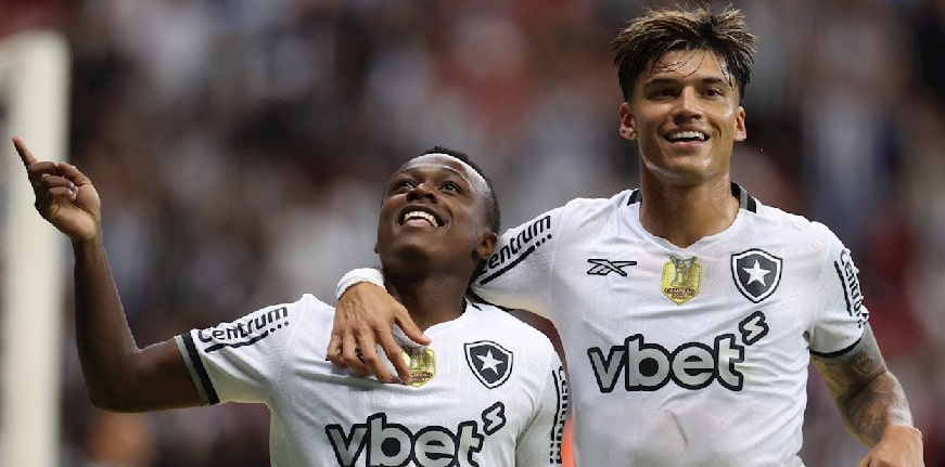 Botafogo ganha do Vasco em estreia do italiano Davide Ancelotti e cola no G4