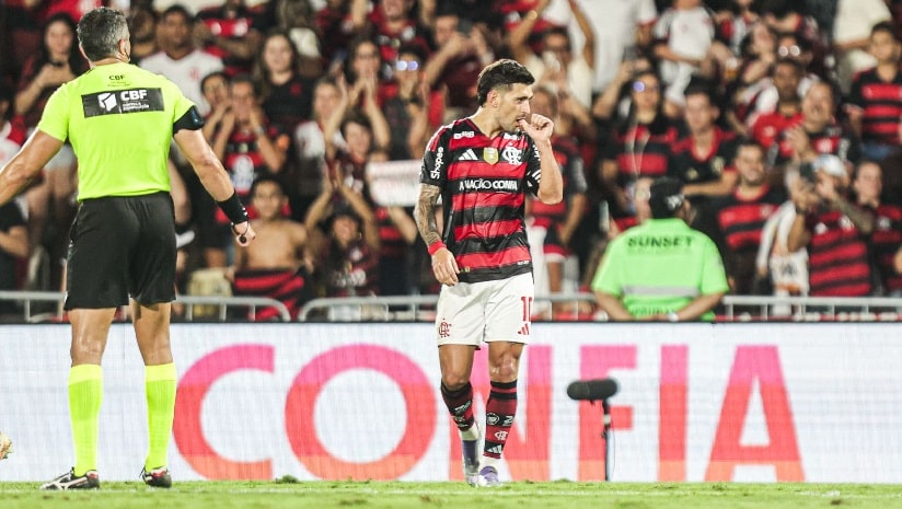 Futebol: Flamengo amassa o Vitória no Maracanã e segue líder